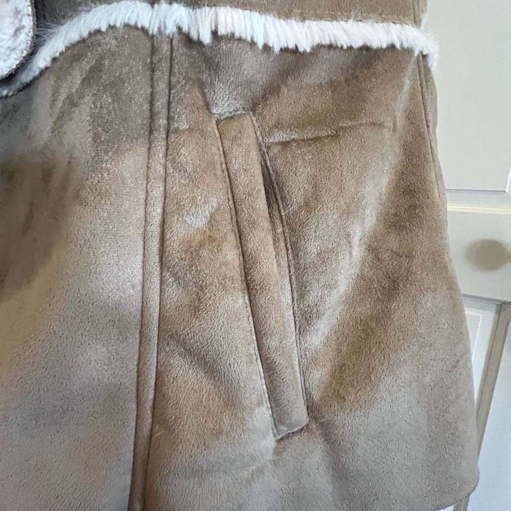 Tan and Cream Faux Shearling and Suede Vest - Picture 9 of 16